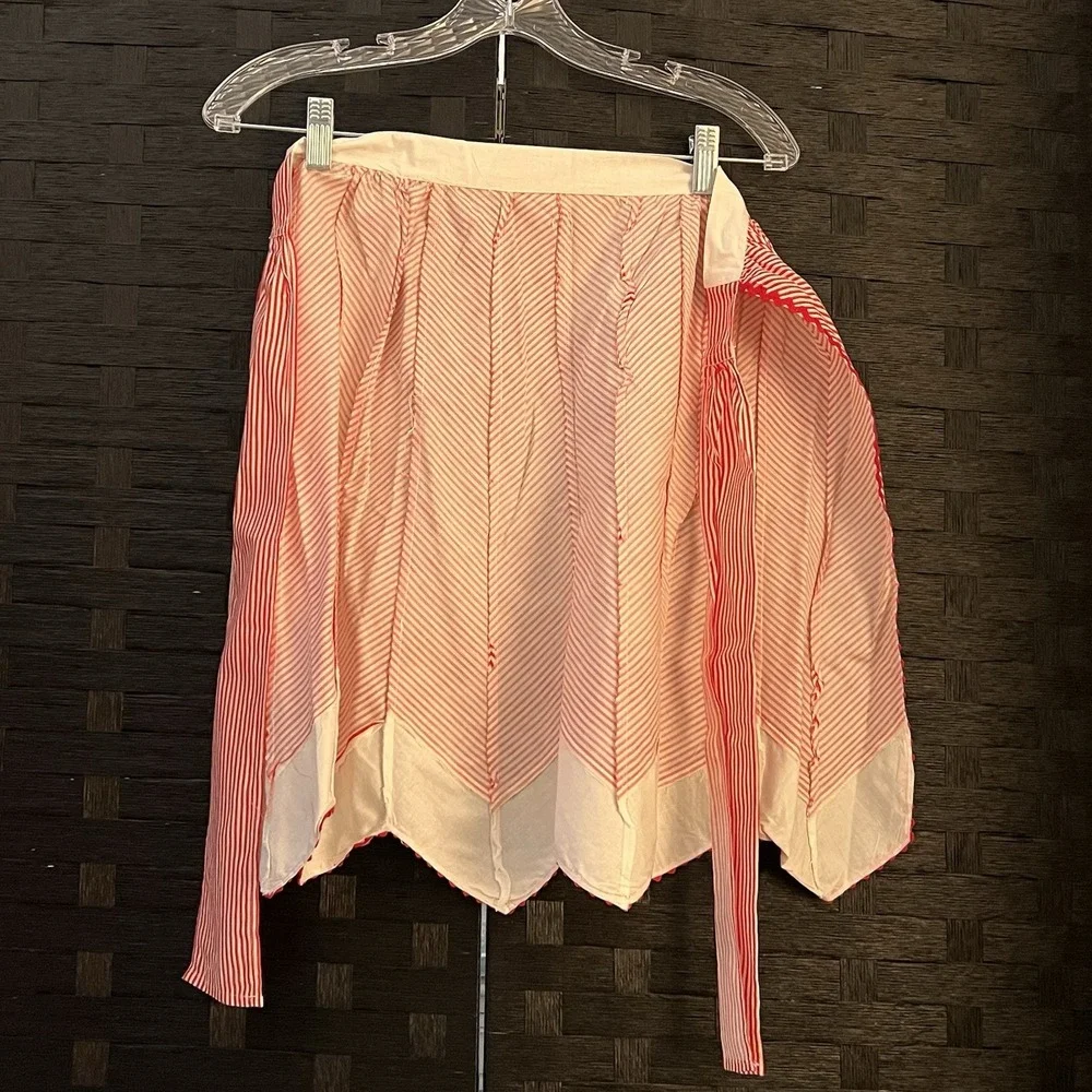 Vintage Half Apron Red‎ & White Chevron Pattern Ric Rac Trim Good to Very Good!